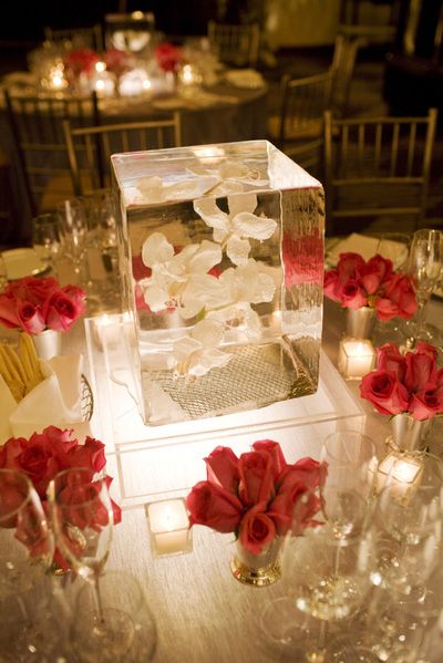 Flowers in ice Ice Sculpture Wedding, Ice Block, Ideas For Wedding Decorations, Low Centerpieces, Ice Sculpture, Photography Day, Cakes Wedding, Winter Wonderland Wedding, Bouquet Arrangements