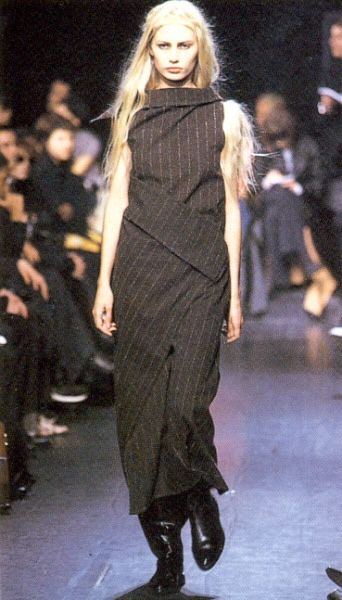 90s Ann Demeulemeester, Kristy Hume, Kirsty Hume, Models Backstage, Quirky Fashion, Ann Demeulemeester, Style Crush, Womens Fashion Trends, Blouse Styles