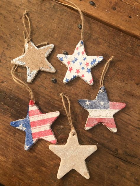 Patriotic Christmas Ornaments Diy, Salt Dough Christmas Decorations, Salt Dough Decorations, Patriotic Christmas Ornaments, Dough Cookie, Cookie Ornaments, Salt Dough Christmas Ornaments, Homemade Christmas Ornaments Diy, Americana Crafts