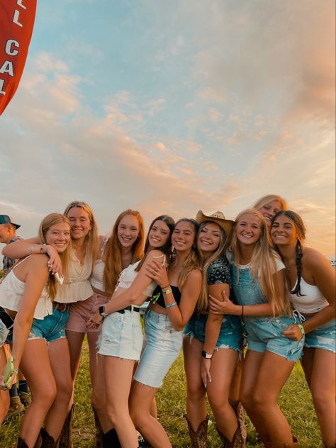 Country Thunder Outfits, Country Thunder, Outfit Country, Country Festival, Country Outfit, Swing Dancing, Bestie Goals, Concert Fits, Country Concerts