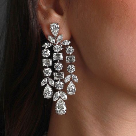 Badalia Diamond Jewellers | Every design and motifs used for Celestial Bridal Collection is a meticulous result of exploring infinite possibilities. Designed in… | Instagram Detachable Diamond Earrings, Danglers Earrings Diamond, Modern Diamond Jewelry, Custom Jewelry Necklaces, Choker Diamond, Diamond Danglers, Luxury Diamond Jewelry, Ear Tops, Delicate Gold Jewelry