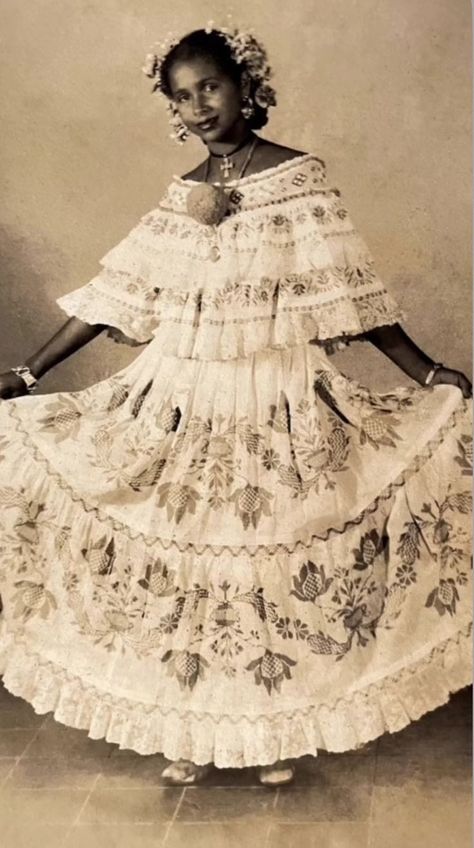 Traditional Latina Clothing, Brazil Traditional Dress, Dominican Clothing, Panamanian Wedding, Panama Dress, Panamanian Clothes, Traditional Spanish Dress, Italian Traditional Dress, Mexican Traditional Clothing