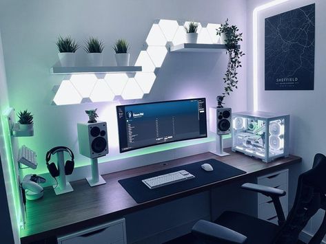 Pc Battlestation, Gamer Rum, Gamer Room Design, Gaming Room Ideas, Games Room Inspiration, Aesthetic Game, Gaming Aesthetic, Small Game Rooms, Gaming Desk Setup