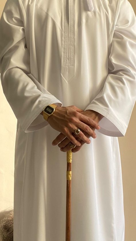 Thobes Men, Men Outfits Aesthetic, Muslim Men Clothing, Nikkah Outfit, Kaftan For Men, Arab Men Fashion, Mens Aesthetic, Stylish Men Wear, Muslimah Wedding