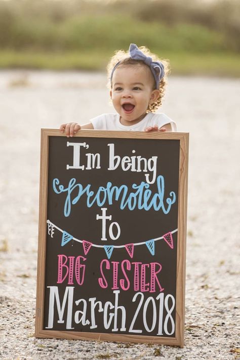 Pregnancy Announcements With Siblings Sibling Gender Reveal, Sibling Baby Announcements, Creative Baby Announcements, Baby 2 Announcement, Second Baby Announcements, Second Pregnancy Announcements, Pregnancy Announcement Pictures, Pregnancy Announcement Big Sister, Sibling Announcement