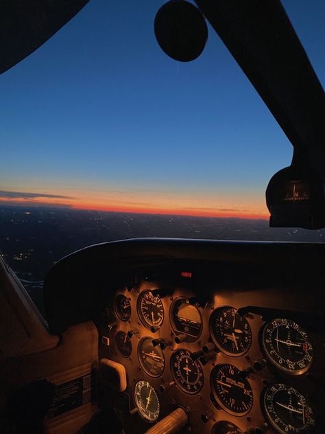 @hungryperuvian tiktok Cessna 172 Aesthetic, Cessna 210, Pilot Life, Pilot Career, Australia Landscape, Student Pilot, Cessna 172, Airplane Wallpaper, Pilots Aviation