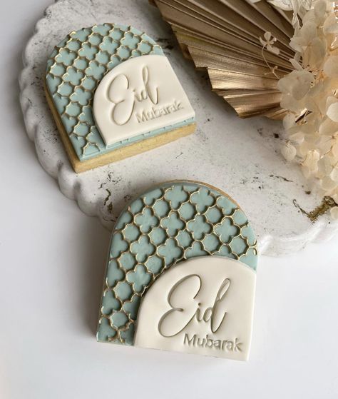 Ramadan Cakes, Eid Mubarak Cookies, Eid Cookies Decoration, Eid Cookies, Ramadan Cookies Decorated, Eid Sugar Cookies, Eid Mubarak Cake Ideas, Eid Cambric Sets With Intricate Embroidery, Eid Biscuits