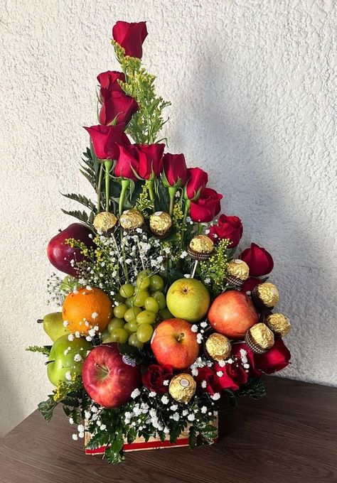 Fruits Bouquet Ideas, Fruit Basket Arrangement, Fruit Parcel, Fruit Flower Basket, Fruit Bouquet Ideas, Glass Decor Ideas, Fruit Bouquet, Fruit Creations, Tropical Flower Arrangements