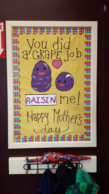 Mothers day bulletin board (punny) Mothers Day Bulletin Board, Preschool Boards, Daycare Decor, Birthday Bulletin Boards, Spring Classroom, Preschool Projects, Toddler School, Teaching Toddlers, Bible Crafts For Kids