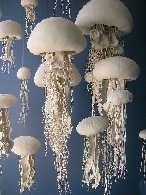 Ceramic Jellyfish...SERIOUSLY AWE INSPIRING Underneath Hair, Keramik Design, Jelly Fish, Clay Sculpture, Ceramic Design, Clay Pottery, Thick Hair, Brunettes, Art Plastique