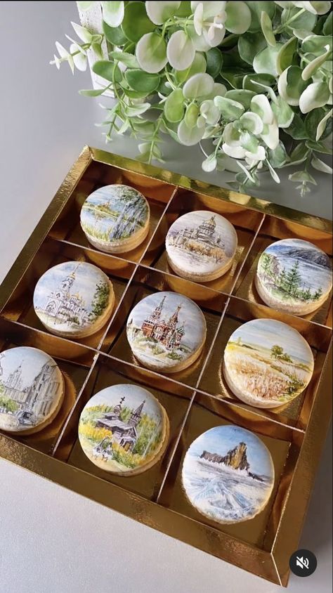 Hand Painted Macarons, Macarons Painting, Gourmet Macarons, Macaron Painting, Macarons Filling, Painted Macarons, Architecture Cake, Landscapes Architecture, Painted Landscapes