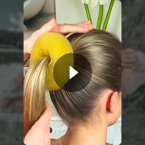 Astuces pour faire des chignons ! - coiffure | Snapchat Half Bun Hairstyle, Bun Making, Half Bun Hairstyles, High Bun Hairstyles, Half Bun, Hoco Hair Ideas Curls, Hoco Hair Ideas Straight, Bridesmaid Hair Long, Hoco Hair Ideas Ponytail