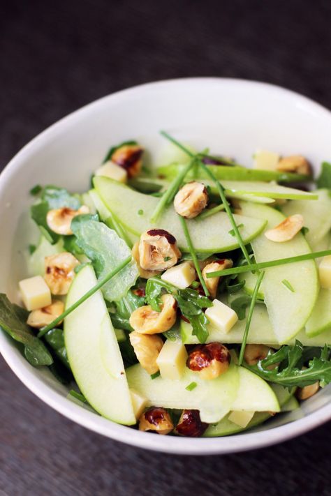 Apple Salad with Gruyere and Hazelnuts Recipe Chart, Hazelnut Recipes, Easy To Make Recipes, Fruity Recipes, Apple Salad, Eat Salad, Gruyere Cheese, Arugula Salad, Fresh Apples