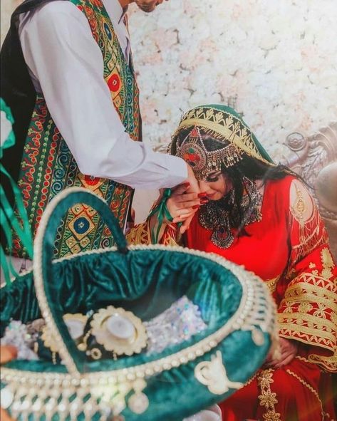 Afghan Wedding Dress, Afghanistan Culture, Fall Fashion Outfits Casual, Afghan Wedding, Afghan Girl, Muslim Couple Photography, Afghan Fashion, Afghan Clothes