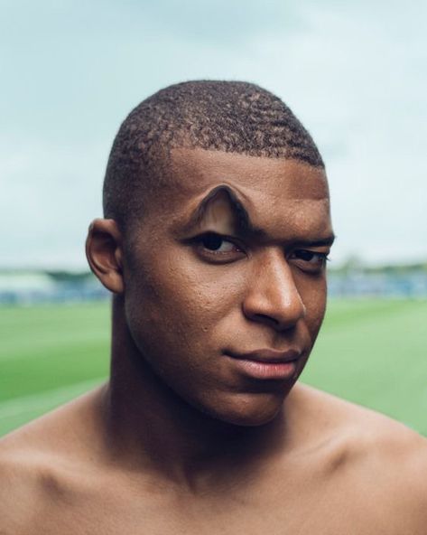 Kylian Mbappé Feeling Mischievous, Funny Football Pictures, Player Football, Football Players Images, Manchester City Football Club, Dark Skin Men, Best Football Players, Black Men Fashion Swag, Kylian Mbappe