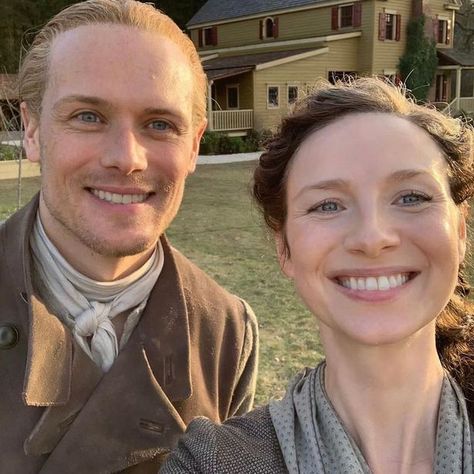 Sam Heughan Dating, Richard Rankin, Sam Heughan Caitriona Balfe, Outlander Casting, James Alexander, Jamie Fraser Outlander, Sam And Cait, Claire Fraser, Outlander Tv