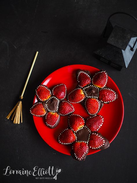 Demogorgon Halloween Stranger Things Food @ Not Quite Nigella Stranger Things Food, Coated Strawberries, Stranger Things Halloween Party, Food Halloween, Stranger Things Halloween, Fine Dining Recipes, Viewing Party, Covered Strawberries, Plated Desserts