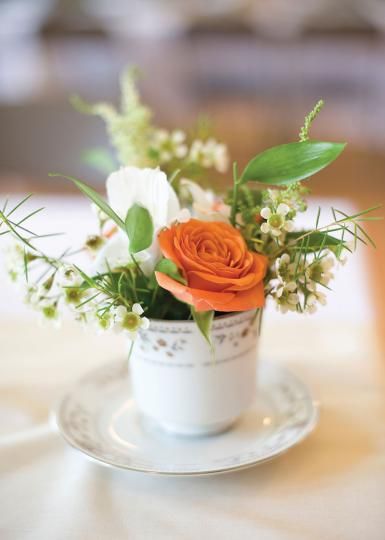 Loving this petite floral arrangement in a cute little vintage tea cup! Photo by Ely Fair Photography. Flowers In A Teacup, Tea Cup Flowers, Tea Cup Centerpieces, Photography Tea, Teacup Flowers, Small Flower Arrangements, Cup Flower, Diy Arrangements, Vintage Tea Cup