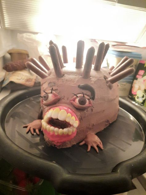 Ugly Birthday Cakes, Chicken Cakes, Cake Ugly, Weird Cakes, Creepy Cakes, Funny Cakes, Ugly Cake, Silly Cakes, Funny Hedgehog Cake