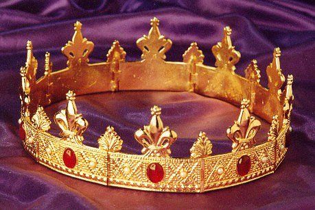 gold crown Medieval Crown, Homecoming Court, Medieval Music, Prince Eric, Medieval Period, Tiaras And Crowns, Beauty Queens, Body Image, Pocahontas