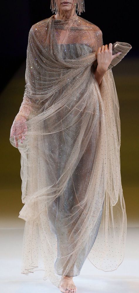 Betharios Frey a.k.a Betharios’s of Braavos native Braavosi gown. Armani Collection, Armani Prive, Milano Fashion Week, Fantasy Fashion, Spring Summer 2015, Looks Style, Beautiful Gowns, Summer 2015, Italian Fashion