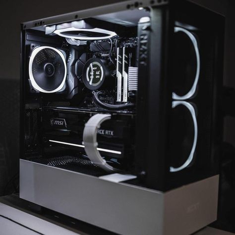 Black And White Pc, Best Pc Gaming Setup, Best Pc Setup, White Desk Setup, Custom Computer Case, Build A Pc, Gaming Desk Setup, Gaming Computer Desk, Gaming Pc Build