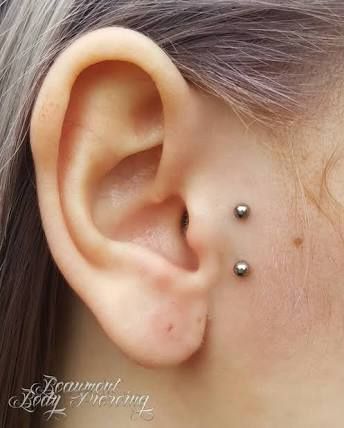 Outer Tragus Piercing, Surface Tragus, Surface Piercing, Hand Piercing, Anti Tragus, Pretty Ear Piercings, Bad Girl Wallpaper, Dermal Piercing, Tragus Piercings