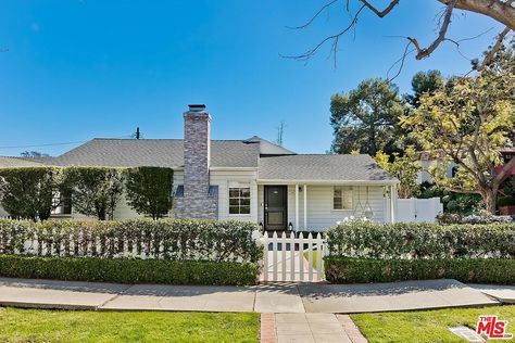 La House Exterior Los Angeles, Los Angeles House Exterior, La Houses Exterior, Singer Dr, South California, Aussie Shepherd, Los Angeles Homes, Family Homes, 4 Bedroom House