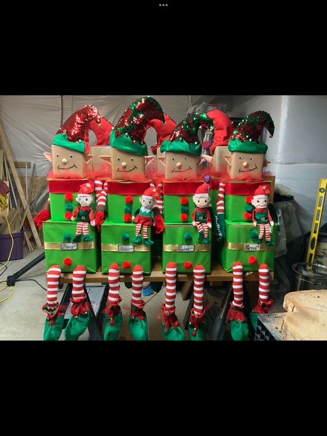 Fun Christmas Wrapping Ideas For Kids, Elf Gift Wrapping Ideas, Christmas Wrapping Ideas Creative, Christmas Gift Themes, Christmas Wrapping Diy, Elves Gift, Christmas Decorations Centerpiece, Gift Towers, Elf Christmas Tree