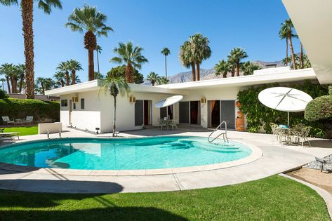 Kidney Pool, Landscaping Lighting, Swimming Pool Design Ideas, Kidney Shaped Pool, Palm Springs House, Pool Design Ideas, Pool Contractors, Cottage Retreat, Sunken Living Room