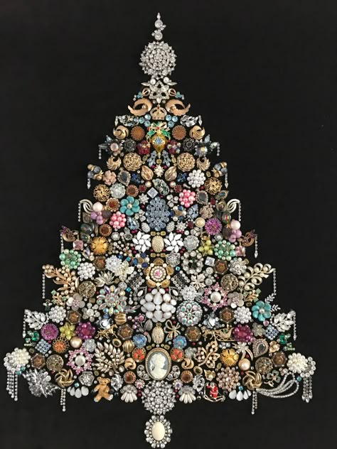 Christmas Tree Jewelry Trees, How To Make Vintage Jewelry Tree, Brooch Tree Vintage Christmas, Costume Jewelry Tree, Broach Tree Jewelry Art, Jeweled Pictures Art, Costume Jewelry Christmas Tree Diy, Antique Jewelry Christmas Tree, Vintage Jewelry Christmas Tree Tutorial