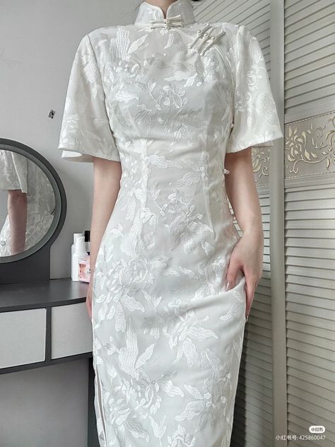 Qipao Wedding Dress, Chinese Dress Qipao, All About China, Farewell Dresses, After Party Dress, Qipao Wedding, Elegant House, Party Dress Ideas, Chinese Qipao