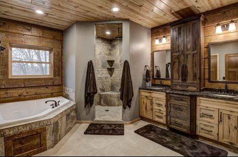 House Design Western, Wood Barndominium, Log Home Bathroom Ideas, Cabin Bathroom Ideas, Log Cabin Bathroom Ideas, Rustic Bathtub, Country Bathroom Ideas, Log Home Bathroom, Log Cabin Bathroom