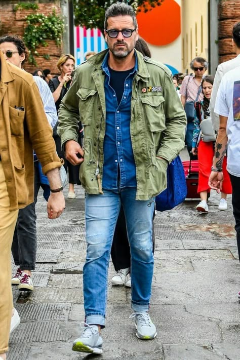 Style For Men Over 50, Men Over 50 Fashion, Field Jacket Outfit, Military Jacket Outfits, Over 50 Fashion, M65 Field Jacket, Older Mens Fashion, Men Over 50, Military Jacket Green