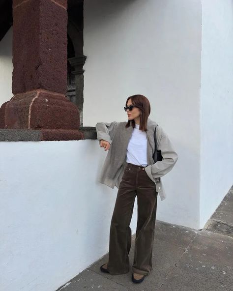 The Corduroy Pant Trend Everyone Is Skipping Jeans For | Who What Wear Europe Essentials, Outfits Whimsigoth, Female Hustler, Whimsigoth Style, Winter Pant, Corduroy Pants Outfit, Emili Sindlev, Popular Jeans, Bright Sweater