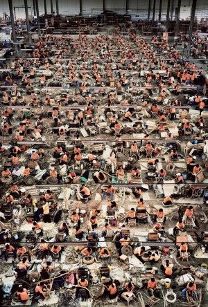 Hong Kong Stock Exchange II - Andreas Gursky | The Broad Similarity Photography, Gursky Photography, Andreas Gursky, George Grosz, Industrial Factory, Max Ernst, Famous Photographers, Furniture Factory, Dusseldorf