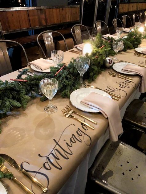 Butcher Paper Tablecloth Christmas, Butcher Paper Table Runner, Brown Paper Table Runner, Butcher Paper Tablecloth, Autumn Hosting, Craft Paper Table Runner, Thanksgiving Dinner Table Setting, Refreshments Table, Rustic Country Wedding Decorations