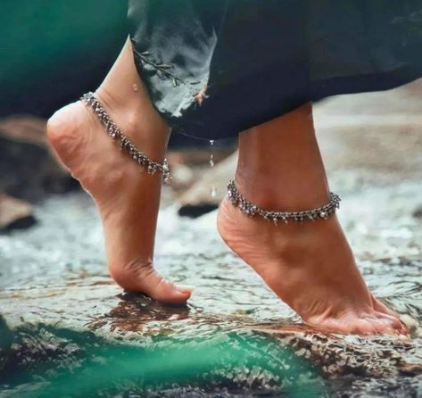 Kerala Images, Anklets Indian, Anklet Designs, Saree Poses, Fairytale Photography, Bridal Poses, Indian Photoshoot, Self Portrait Poses, Saree Photoshoot