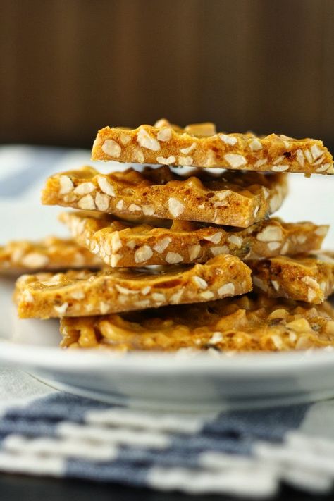 Hazelnut Brittle Hazelnut Brittle, Almond Brittle, Bars Dessert, Brittle Recipes, Beverage Photography, Gluten Free Sweets, No Gluten, Peppermint Bark, Peanut Free