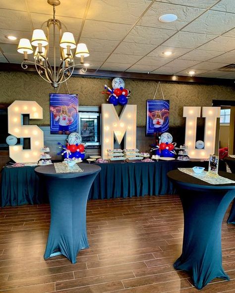 SAS Designs on Instagram: "I just love how Evan’s mom decorated her dessert table! She has such an amazing vision! Congratulations Evan! Best of luck in your volleyball career at SMU! #graduate #volleyballballoons #ballooncenterpieces #graduationdecor #graduationballoons #marqueenumbers #balloondecor #graduationparty #congratulations🎓" Volleyball Banquet Ideas, Volleyball Banquet, Sports Banquet, Banquet Ideas, Graduation Balloons, Best Of Luck, Volleyball Mom, Balloon Centerpieces, Balloon Decor