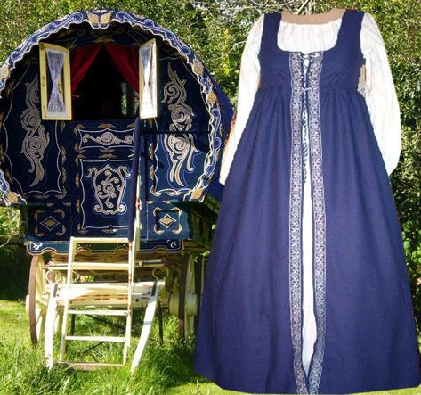 Pretty Suits, Medieval Lady, Faire Outfit, Renn Faire, Medieval Gown, Cottagecore Country, Irish Style, Plus Size Cosplay, Sca Garb