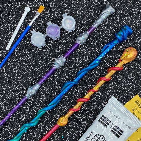 The perfect kit for an aspiring young wizard! Your crafter can create 2 unique, magical wands by sculpting with air dry clay and adding shimmery paint and sparkly glitter. No hot glue required. Includes a bonus "What's Your Wizard Name?" quiz! Wand Craft, Crayola Air Dry Clay, Craft For All Ages, Kids Craft Kits, Magic Crafts, Model Magic, Wizard Wand, Paint Brush Art, Flat Paint