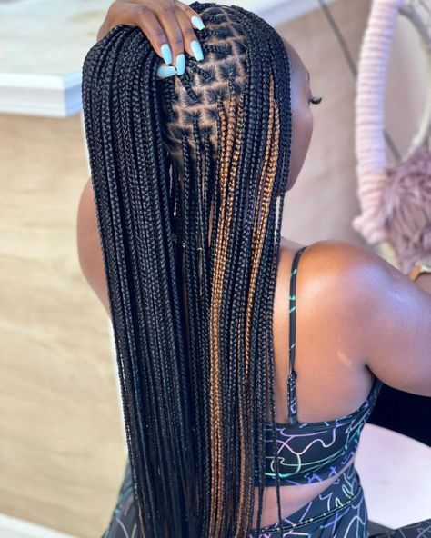 Knotless Black Braids with Golden Accents Small Knotless Box Braids Long, Tiny Box Braids, Small Knotless Braids Hairstyles, Knotless Braids Styles, New Trendy Hairstyles, Small Knotless Braids, Knotless Braids Hairstyles, Small Knotless, Black Hair Video