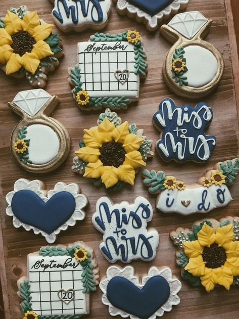 Sunflower Cookies, Wedding Shower Cookies, Sunflower Wedding Decorations, Bridal Cookies, Wedding Snacks, Desserts Pictures, Sunflower Themed Wedding, Sunflower Bridal Shower, Bridal Shower Cookies