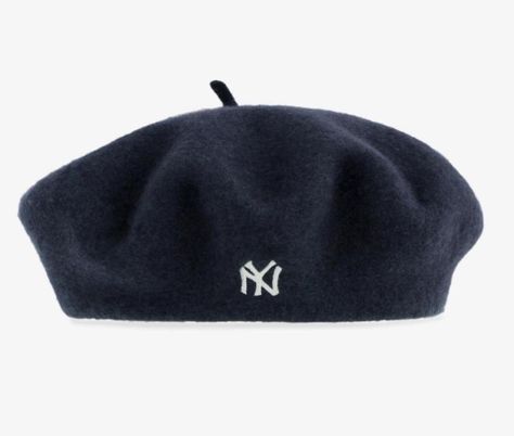 Yankees Aesthetic, Accesories Aesthetic, French Beret, Elegant Hats, Hairdos For Curly Hair, Hat Ideas, Ny Yankees, Indie Fashion, Cute Hats