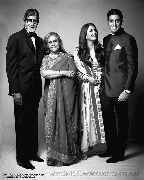 beautiful <3 !!!!! the bachchan family with the beautiful wives! Bachchan Family, Indian Matrimony, Jaya Bachchan, Mother Baby Photography, Aishwarya Rai Bachchan, Amitabh Bachchan, Shah Rukh Khan, Indian Movies, Meme Funny