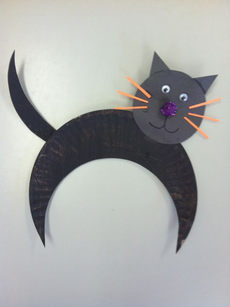 October 2013 black cat preschool project Halloween Shape Crafts Preschool, Crescent Crafts Preschool, Crescent Shape Activities For Preschool, Black Cat Craft, Shapes Preschool Crafts, Cat Crafts Preschool, Halloween Lesson Plans, Toddler Teacher, Preschool Crafts Fall