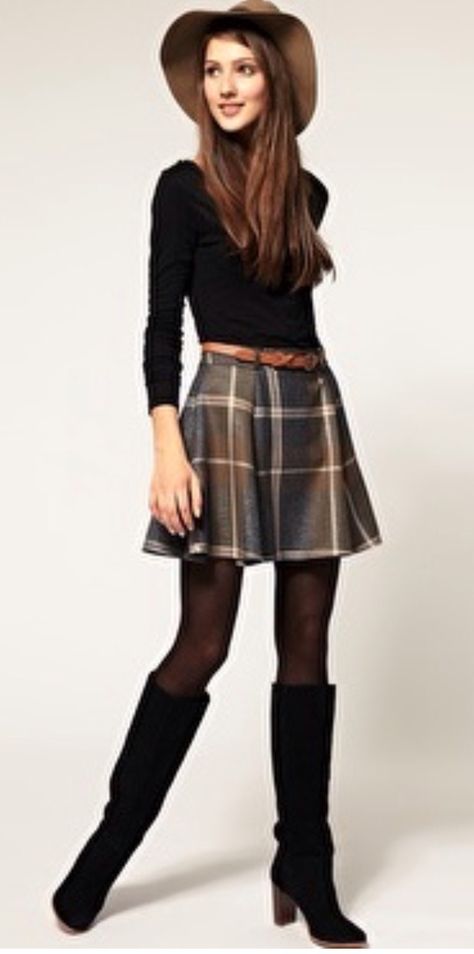 Cute (on her)... Kilt Outfits Women, Scottish Skirt, Check Mini Skirt, Kilt Outfits, Skirt With Belt, Fall Dress Outfit, Skirts With Boots, Outfits Women, Mode Inspiration