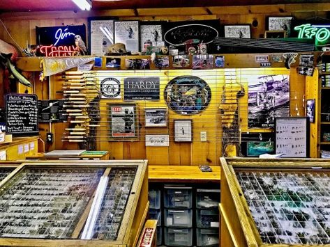 Fly Tying Room, Fishing Shed, Fishing Man Cave, First Time Flying, Adventure Room, Fly Tying Desk, Caddis Flies, Desk Room, Fishing Room