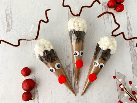 Reindeer Hot Chocolate Cones Christmas Sweet Cones, Christmas Hot Chocolate Gifts, Reindeer Hot Chocolate, Christmas Fair Ideas, Xmas Eve Boxes, Hot Chocolate Gifts, Christmas Eve Box Fillers, Christmas Crafts For Adults, Cheap Christmas Gifts